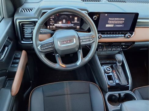 Used 2025 GMC Canyon AT4 image 15