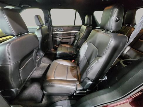 Used 2018 Ford Explorer XLT w/ Equipment Group 202A AWD/4WD image 31
