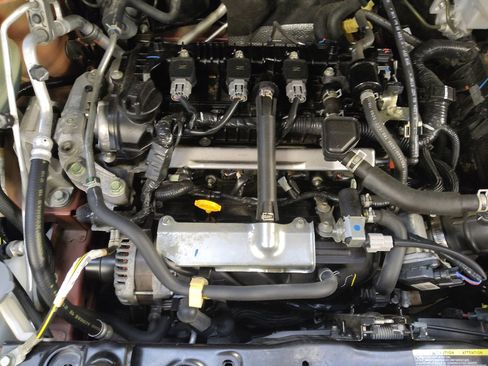 Used 2021 Nissan Versa SV FWD image 30