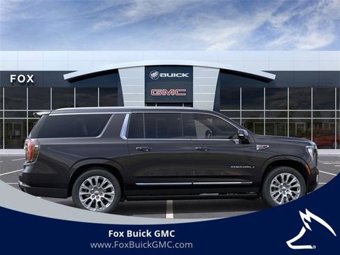 Used 2026 GMC Yukon XL Denali w/ Sun & Power Step Package image 5