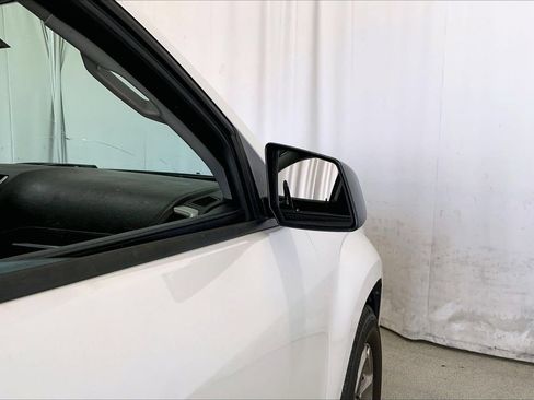 Used 2016 GMC Acadia SLE FWD image 11