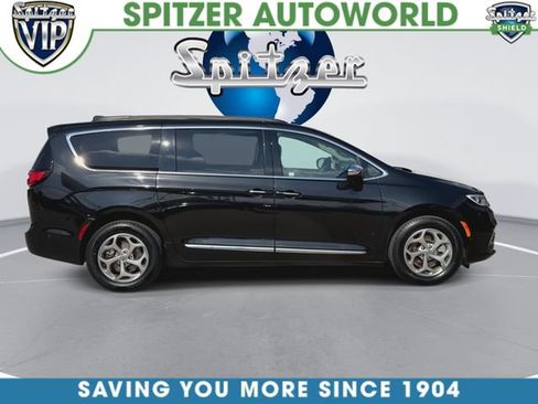 Used 2023 Chrysler Pacifica Limited AWD/4WD image 10