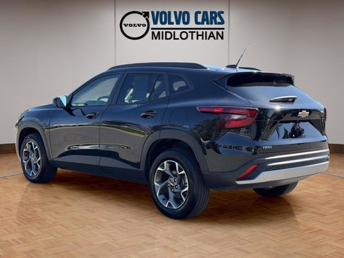 Used 2025 Chevrolet Trax LT w/ LT Convenience Package FWD image 21