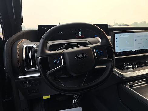 Used 2025 Ford Expedition Tremor AWD/4WD image 5