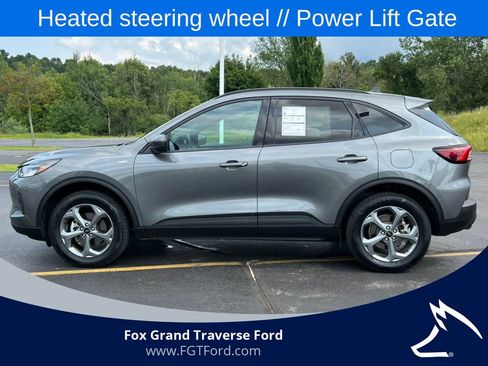 Certified 2025 Ford Escape ST-Line Select AWD/4WD image 38