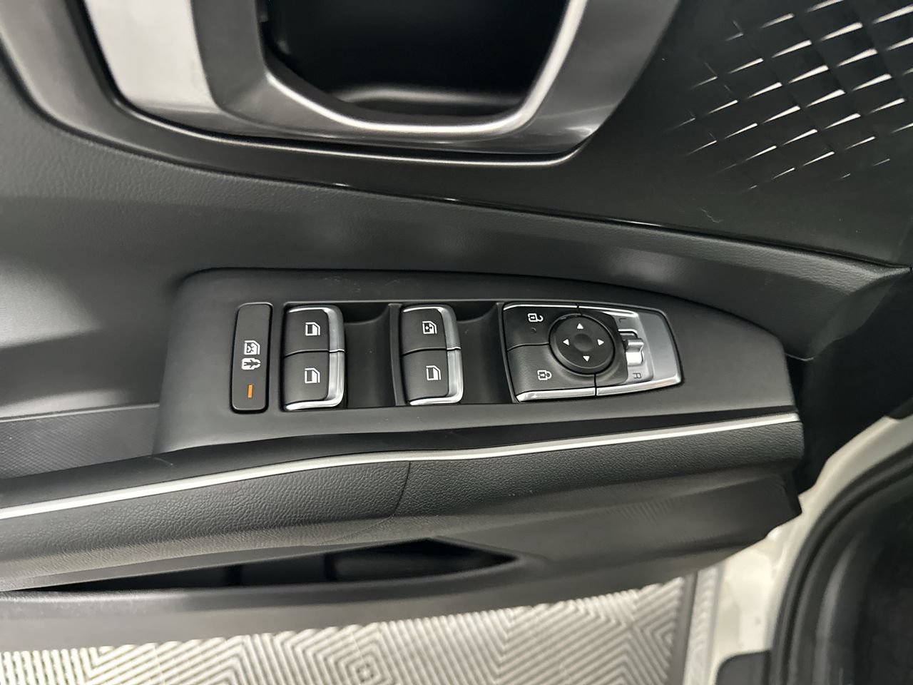 Certified 2026 Kia Sorento S AWD/4WD image 3