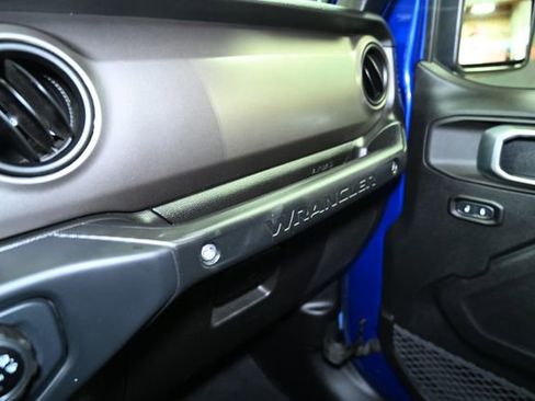 Used 2018 Jeep Wrangler Unlimited Sport S image 38