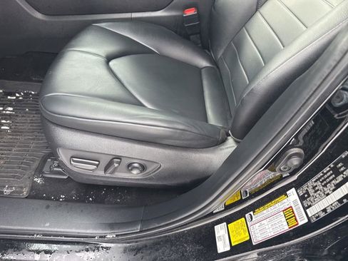 Used 2024 Toyota Highlander XLE image 18