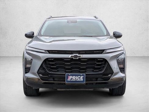 Used 2025 Chevrolet Trax ACTIV w/ Driver Confidence Package FWD image 2