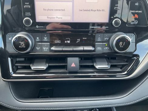 Used 2022 Toyota Highlander XLE image 9