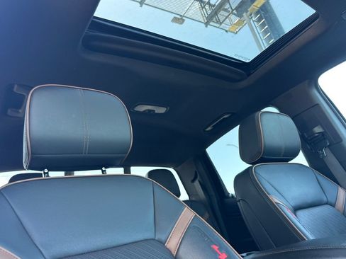 Used 2024 GMC Canyon AT4 w/ AT4 Premium Package AWD/4WD image 16