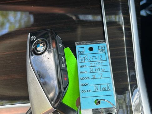 Used 2025 BMW X7 xDrive40i AWD/4WD image 64