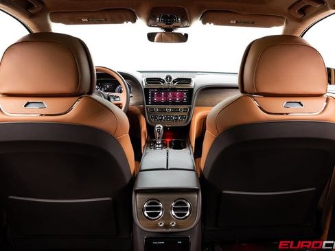 Used 2024 Bentley Bentayga AWD/4WD image 24
