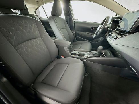 Used 2025 Toyota Corolla LE image 29