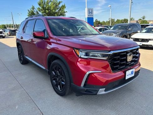 Certified 2025 Honda Pilot Touring image 3