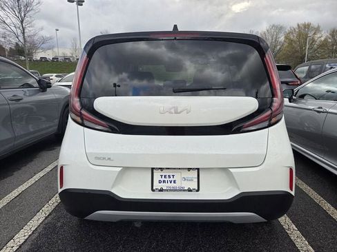 Used 2025 Kia Soul LX image 4