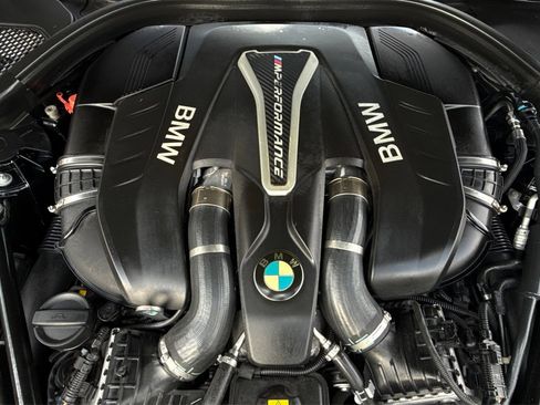 Used 2018 BMW M550i xDrive image 9