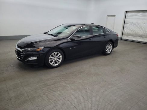Used 2019 Chevrolet Malibu LT FWD image 2