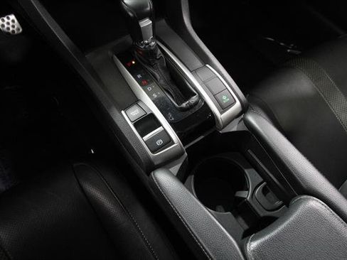 Used 2019 Honda Civic Touring image 16