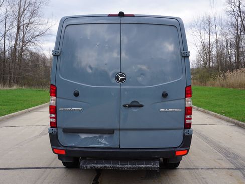 Used 2016 Mercedes-Benz Sprinter 2500 image 4