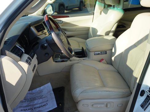 Used 2014 Lexus LX 570 4WD image 9