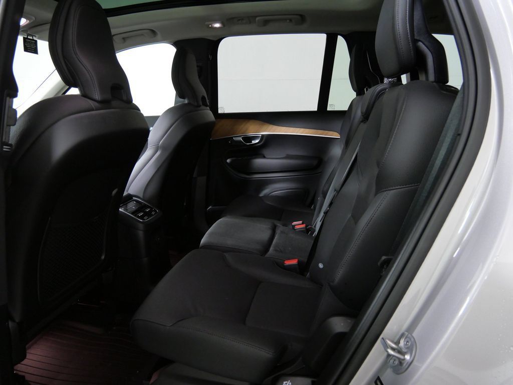 Used 2024 Volvo XC90 T8 Plus w/ Protection Package Premier AWD/4WD image 18