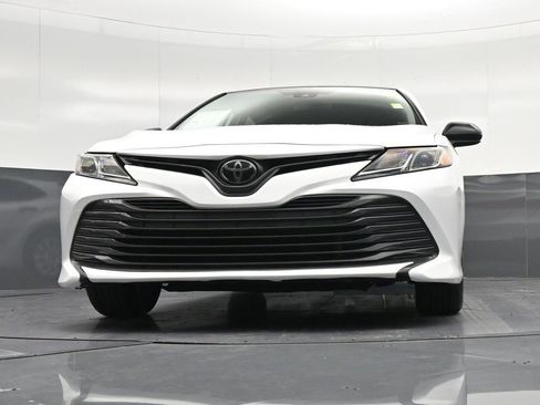 Used 2019 Toyota Camry LE FWD image 31