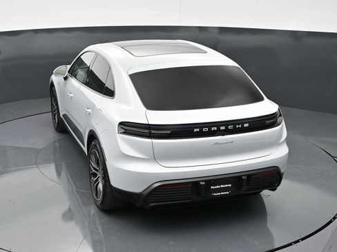 New 2026 Porsche Macan 4 Electric image 38