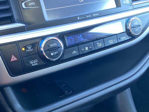 Used 2018 Toyota Highlander SE image 24