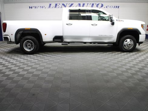 Used 2023 GMC Sierra 3500 Denali AWD/4WD image 2