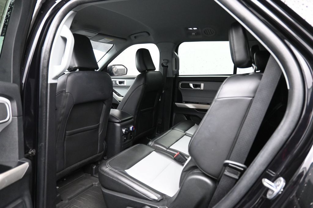 Used 2022 Ford Explorer XLT w/ Equipment Group 202A AWD/4WD image 26