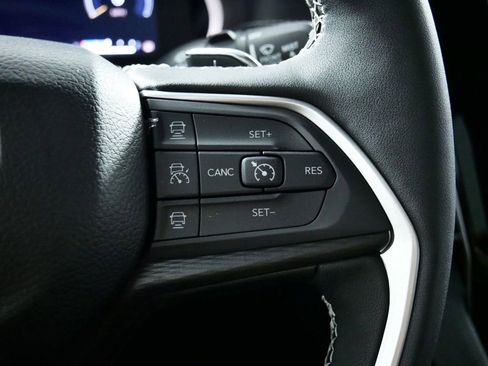 Certified 2024 Jeep Grand Cherokee Altitude image 40