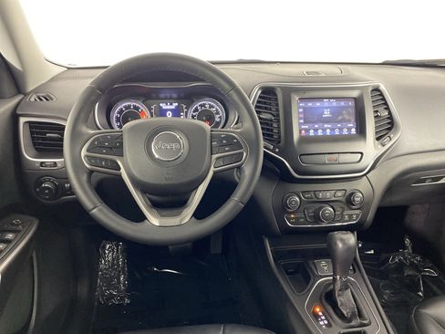 Used 2019 Jeep Cherokee Latitude Plus FWD image 18