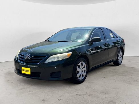 Used 2011 Toyota Camry LE FWD image 1