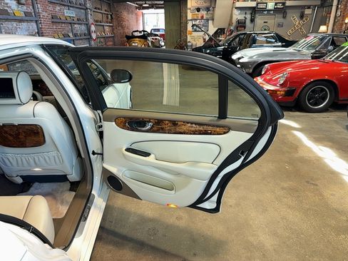 Used 2007 Jaguar XJ8 L RWD image 81