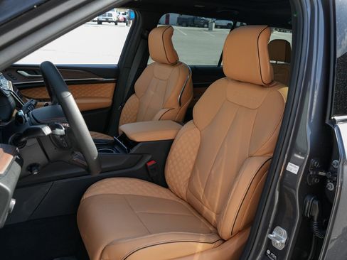 New 2025 Jeep Grand Cherokee L Summit w/ Advanced Protech Group IV AWD/4WD image 24