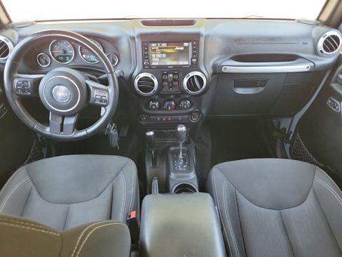 Used 2015 Jeep Wrangler Unlimited Rubicon w/ Connectivity Group AWD/4WD image 9