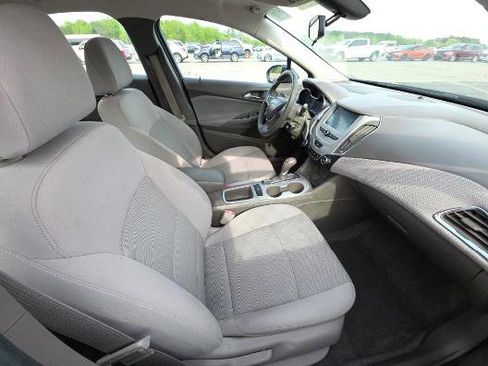 Used 2018 Chevrolet Cruze LS image 8