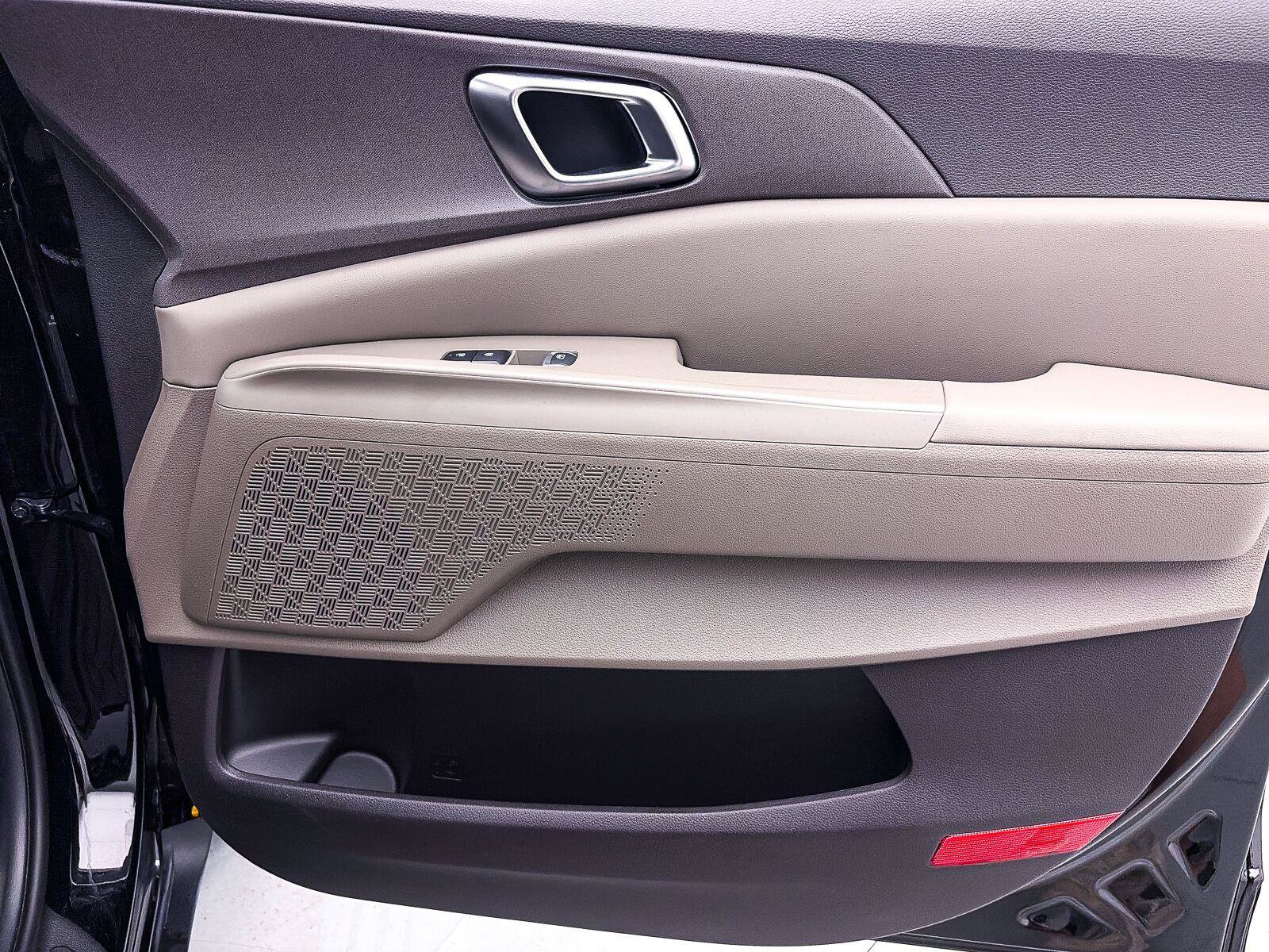Used 2026 Kia Carnival EX FWD image 37