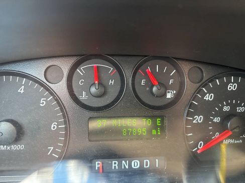 Used 2006 Ford Taurus SE FWD image 24