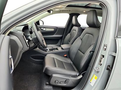 New 2026 Volvo XC40 B5 Plus w/ Climate Package AWD/4WD image 17
