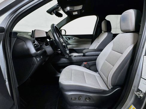 Certified 2026 Chevrolet Traverse LT w/ Driver Confidence Package FWD image 19