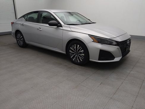 Used 2024 Nissan Altima 2.5 SV image 11