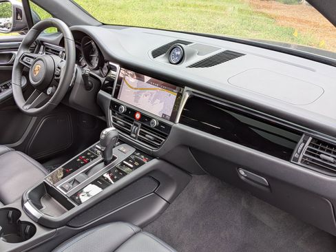 Certified 2025 Porsche Macan Turbo AWD/4WD image 27
