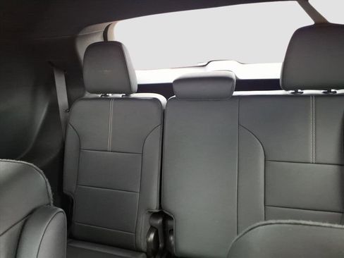 Used 2024 GMC Acadia Elevation image 14