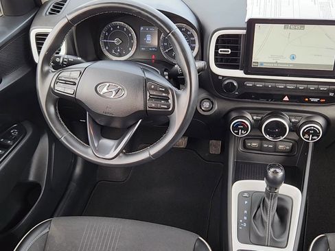 Used 2022 Hyundai Venue Limited image 5