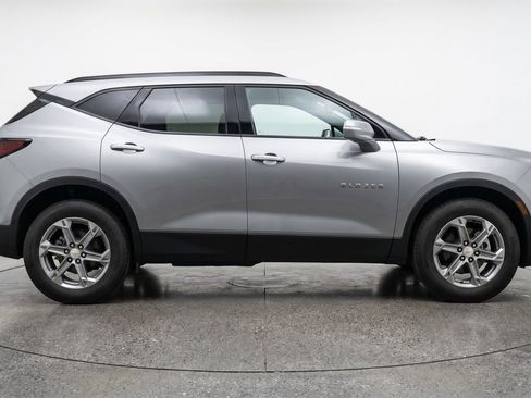 Used 2025 Chevrolet Blazer LT FWD image 11