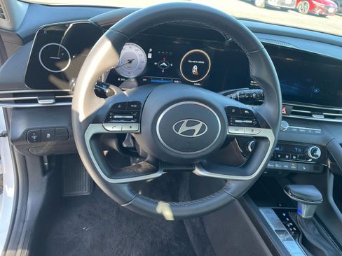 Used 2025 Hyundai Elantra SEL image 27
