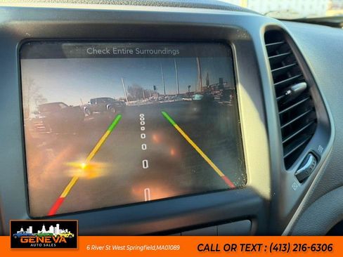 Used 2015 Jeep Cherokee Limited image 19