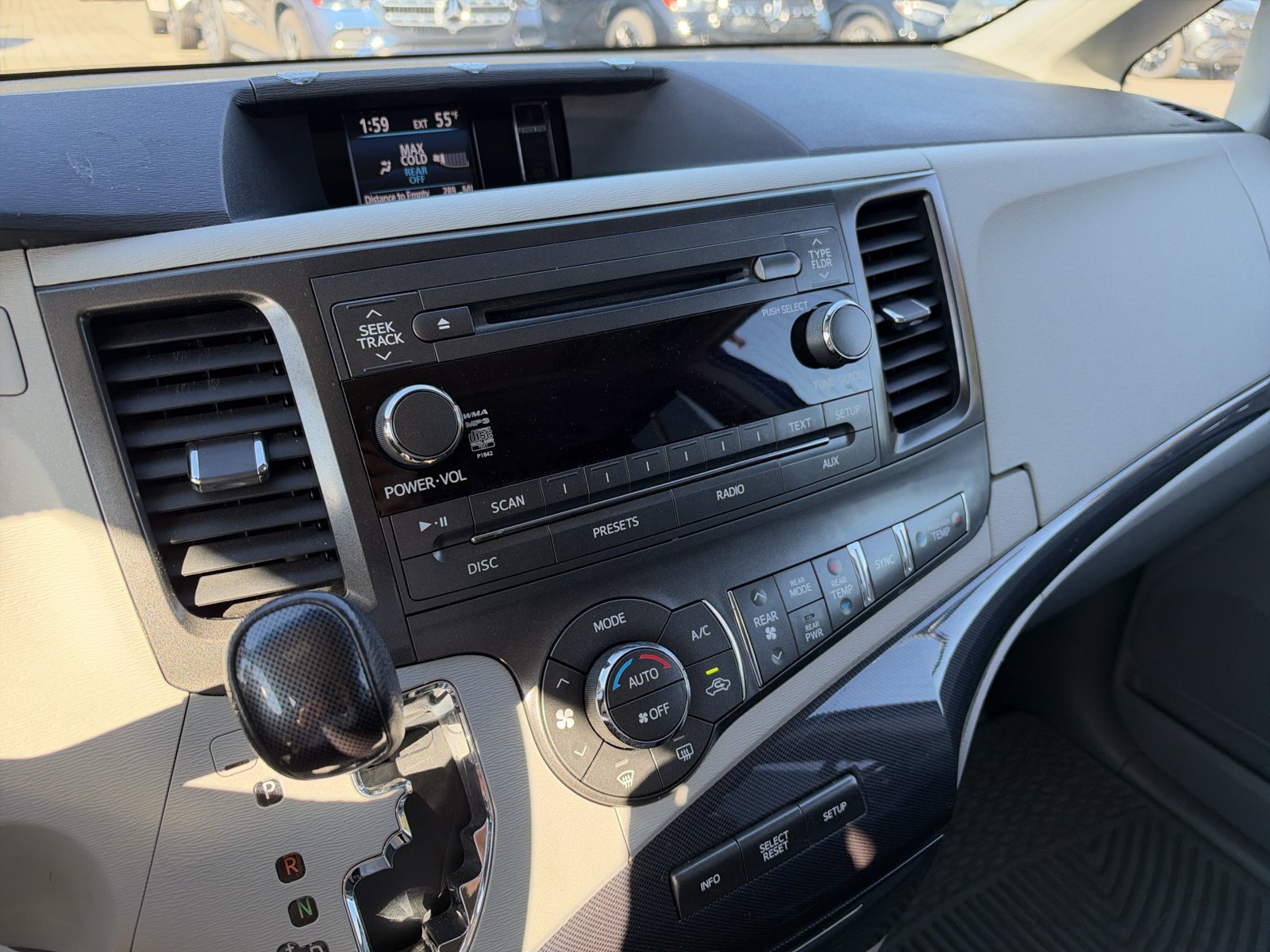 Used 2014 Toyota Sienna SE FWD image 14
